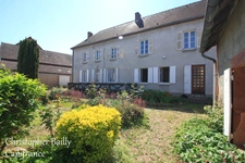 Maison du XIXème, 216 m² sur un terrain de 4200 m² avec de nombreuses dépendances.