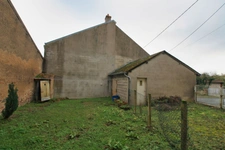 Maison de village, 4 chambres, avec garage et cour.