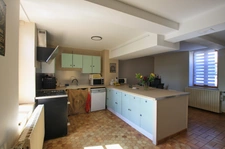 Spacieuse maison de bourg de 196 m², 5 chambres, sur un joli terrain de 5200 m².