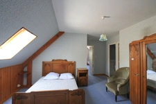 Propriété 5 chambres, avec piscine et étang sur 3 hectares de terrain.