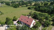 Propriété 5 chambres, avec piscine et étang sur 3 hectares de terrain.