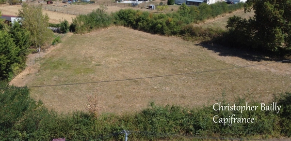 Terrain plat de 2500 m², à bâtir, à Garnat / Engièvre
