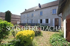 Maison du XIXème, 216 m² sur un terrain de 4200 m² avec de nombreuses dépendances.
