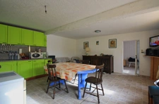 Maison de village, proche des commodités.