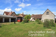 Spacieuse maison de bourg de 196 m², 5 chambres, sur un joli terrain de 5200 m².