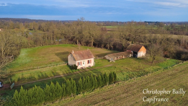 Maison de campagne, 2 chambres, avec dépendances.