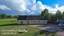 Maison récente, de plain-pied, avec 3 chambres et un bureau.