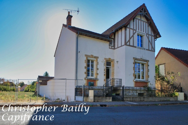 Charmante maison de style 1930, 4 chambres, à proximité des commodités.