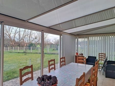 Maison 5 chambres, dans un village dynamique, à proximité directe des commodités.