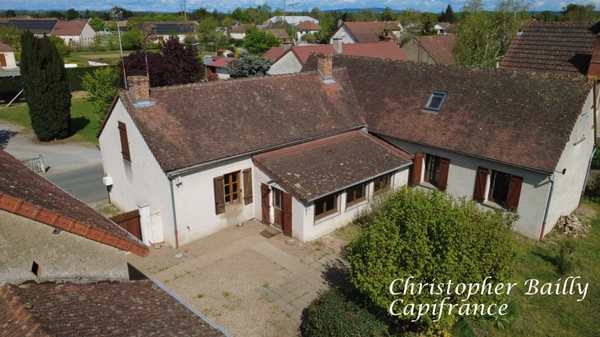 Spacieuse maison de bourg de 196 m², 5 chambres, sur un joli terrain de 5200 m².