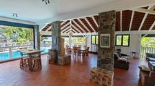 🏡 Villa avec studio indépendant, piscine et fort potentiel – Le François (Morne Acajou)