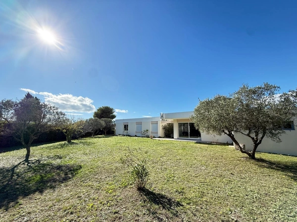 Maison de Type 6 dans un écrin de verdure située à FOS SUR MER -  1272 M2 de terrain 