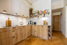 Atypical 63m2 Bourgeois apartment on one level in La Ciotat with a private garden of 830m2 with access to a swimming pool.