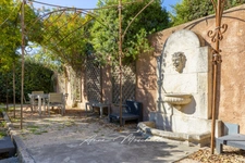 Atypical 63m2 Bourgeois apartment on one level in La Ciotat with a private garden of 830m2 with access to a swimming pool.