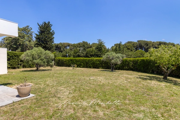 Maison de Type 6 dans un écrin de verdure située à FOS SUR MER -  1600 M2 de terrain 