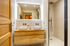 Atypical 63m2 Bourgeois apartment on one level in La Ciotat with a private garden of 830m2 with access to a swimming pool.