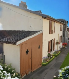 HOUSE for sale in VITTEL (88) Possibility of creating 2 apartments, a 2-bedroom and a 3-bedroom, on a 400 m² plot