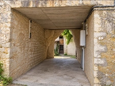House for sale, 4 rooms, near Thouars (79). House to renovate, troglodyte section, courtyard, outbuilding, land.
