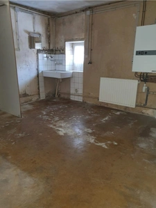 Maison T5 à vendre VITTEL (88) avec petit garage, cave et terrain 