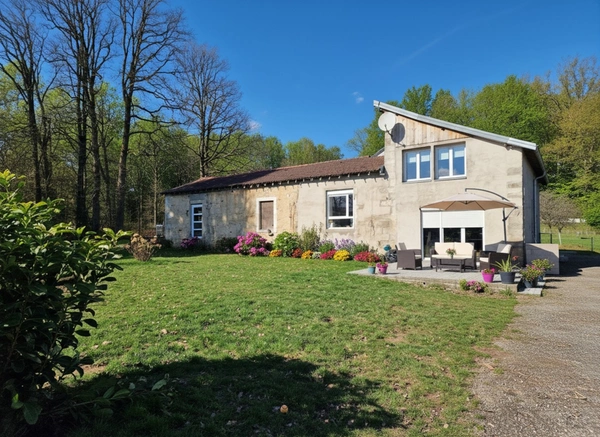Proche de XERTIGNY (88) Propriete à vendre MAISON 4 pièces (env. 140 m2)  + GARAGE AUTOMOBILES de 900 m2 / TERRAIN 7500 m2 env. 