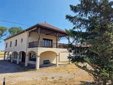 Dpt Vosges (88), à vendre proche MIRECOURT  - Immeuble 'Haut Standing' avec habitation T6, local, garages Terrain