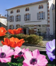 BUILDING for sale in the NEUFCHATEAU area (88) with 1 PREMISES (bar-restaurant) + 1 T4 APARTMENT 
