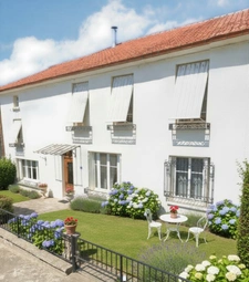 ENSEMBLE IMMOBILIER ( MAISON T6 + GRANDES DEPENDANCES ) à vendre 5 pièces (SH. 251 m2) proche CONTREXEVILLE (88) sur TERRAIN de 1102 m2