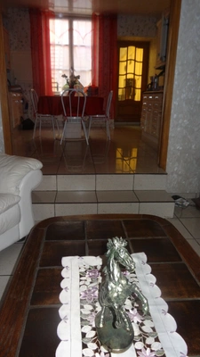 Dpt Vosges (88),  MIRECOURT MAISON de ville P6 avec TERRASSE couverte, cave