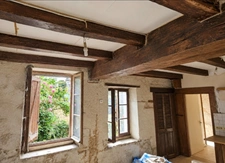 House for sale, 4 rooms, near Thouars (79). House to renovate, troglodyte section, courtyard, outbuilding, land.