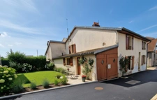 HOUSE for sale in VITTEL (88) Possibility of creating 2 apartments, a 2-bedroom and a 3-bedroom, on a 400 m² plot