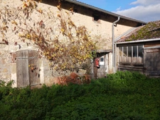 Farmhouse to renovate / Barn in the Lamarche area (88) with land - Ideal for a craftsman