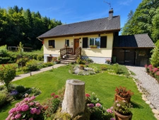 5-room house for sale in the suburbs of Epinal (88) with swimming pool, garage, and pond on 2600 m² of land 