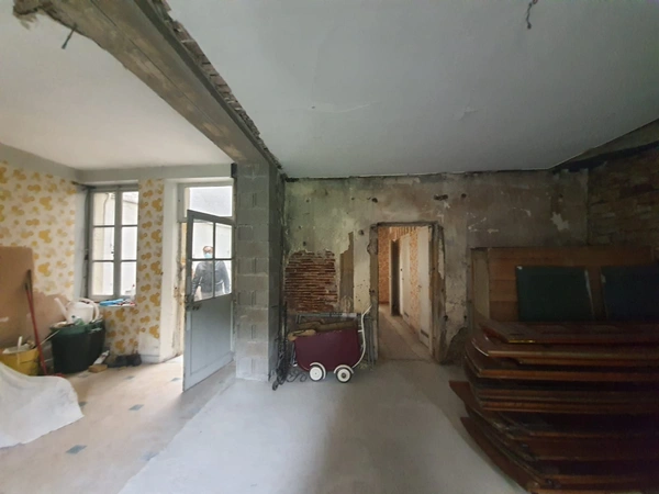 Dpt Vosges (88), à vendre RAMBERVILLERS immeuble T15 de 280 m2 à rénover en 5 ou 6 appartements avec cour 