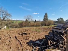 Proche de XERTIGNY (88) Propriete à vendre MAISON 4 pièces (env. 140 m2)  + GARAGE AUTOMOBILES de 900 m2 / TERRAIN 7500 m2 env. 
