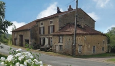 MAISON à vendre 5 pièces secteur BOURMONT (52) ENSEMBLE IMMOBILIER à réhabiliter complètement / 2000 m2 de TERRAIN 