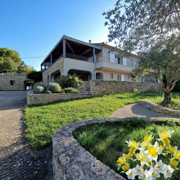 Propriete VILLA avec PISCINE et  PARC vendre 8 pièces secteur SAIGNON (84)