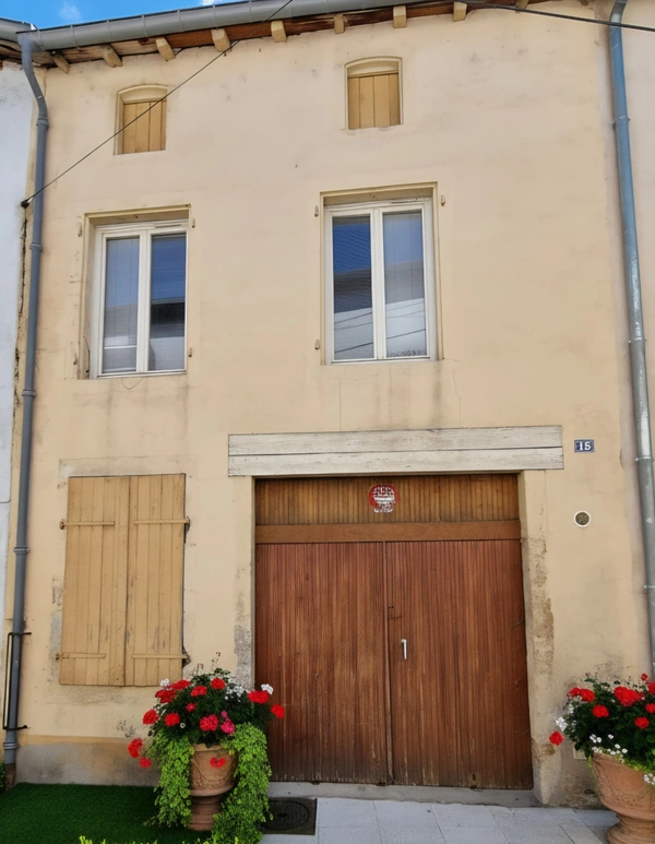 MAISON à vendre 3 pièces TOUL (54) MAISON de ville avec COUR, GARAGE et CAVE (2 habitations)