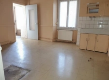MAISON à vendre VITTEL (88) Possibilité création 2 appartements T2 et T3 sur TERRAIN de 400 m2