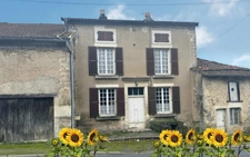 MAISON à vendre 5 pièces secteur BOURMONT (52) ENSEMBLE IMMOBILIER à réhabiliter complètement / 2000 m2 de TERRAIN 