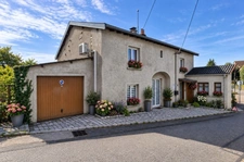 MAISON à vendre 5 pièces proche de MIRECOURT (88) avec GARAGE, CAVE, DEPENDANCES, GRENIER sur TERRAIN de 735 m2