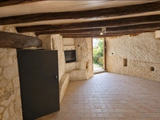 House for sale, 4 rooms, near Thouars (79). House to renovate, troglodyte section, courtyard, outbuilding, land.