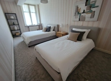 ENSEMBLE IMMOBILIER ( MAISON T6 + GRANDES DEPENDANCES ) à vendre 5 pièces (SH. 251 m2) proche CONTREXEVILLE (88) sur TERRAIN de 1102 m2