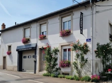 BUILDING for sale in VITTEL (88): COMMERCIAL PREMISES and 2 SPACIOUS APARTMENTS