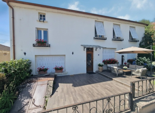 ENSEMBLE IMMOBILIER ( MAISON T6 + GRANDES DEPENDANCES ) à vendre 5 pièces (SH. 251 m2) proche CONTREXEVILLE (88) sur TERRAIN de 1102 m2