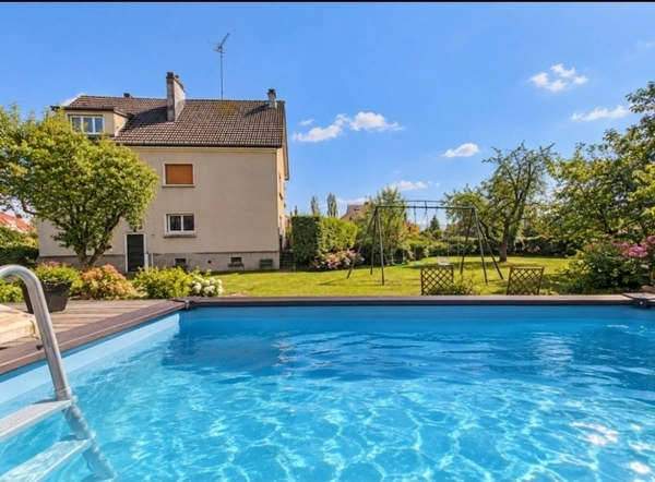 Axe NANCY EPINAL - PROPRIÉTÉ à vendre 7 pièces secteur CHARMES (88) avec PISCINE hors-sol, JACUZZI et TERRAIN de 2415 m2