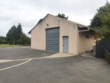 Maison avec hangar 