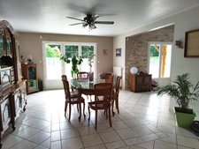 Maison avec hangar 