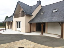 Maison avec hangar 