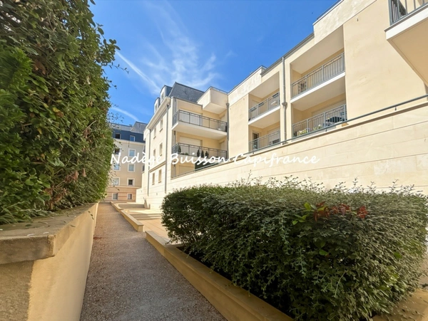 Appartement 2 pièces DEAUVILLE- terrasse plein sud de 20 m²-box fermé- plage à pied