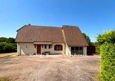 Cambremer centre – Maison familiale de 136 m² avec terrasse panoramique, vie de plain-pied et double garage